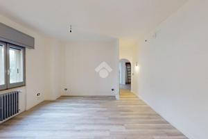 CASA SEMINDIPENDENTE A BRINDISI