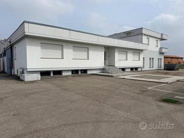 Immobile di 2262 m² con più di 5 locali a Crevalco