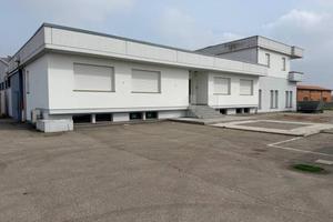 Immobile di 2262 m² con più di 5 locali a Crevalco