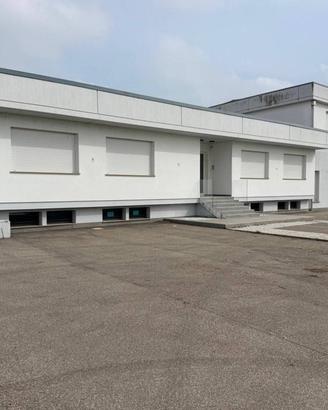 Immobile di 2262 m² con più di 5 locali a Crevalco