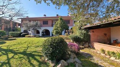 Villa di 308 m² con 5 locali e box auto doppio a S