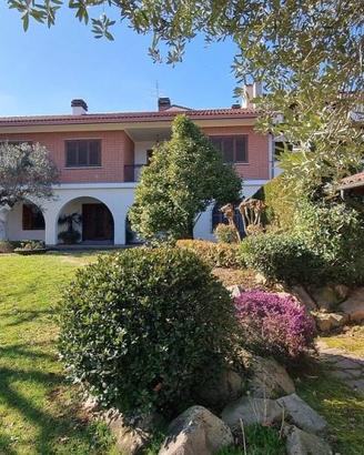 Villa di 308 m² con 5 locali e box auto doppio a S