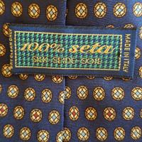 Cravatta elegante in pura seta