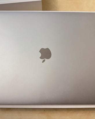 MacBook Pro 15” – i7 6 Core – 16GB RAM - VGA 4GB
