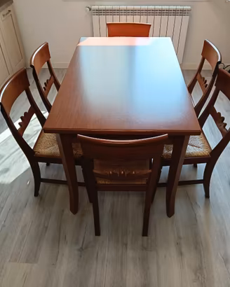 TAVOLO IN LEGNO ALLUNGABILE CON 6 SEDIE 