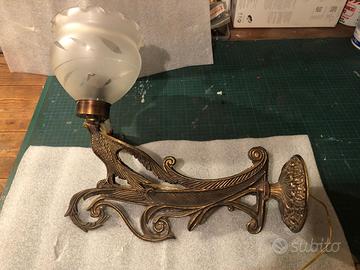 Lampada a muro in bronzo