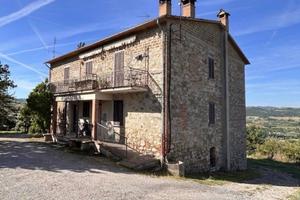 Casa indipendente di 360 m² con più di 5 locali a 