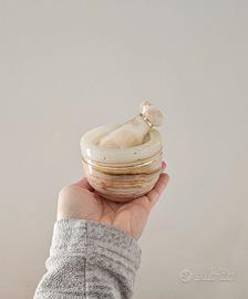 Mortaio con pestello bianco e oro