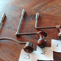 Pendolo a colonna Morbier: chiave di carica 1-2-3