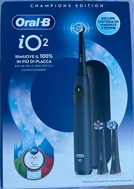 Spazzolino oral b IO serie 2 con 3 testine