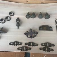 pomoli maniglie e varie mobili antichi