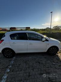 Opel corsa colore bianco