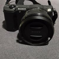 Sony alpha 5100 con obbiettivo e accessori