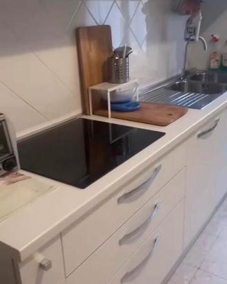 Cucina moderna pari al nuovo – 2,60mt  circa