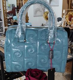 Bauletto lucido con tracolla Pierre Cardin 