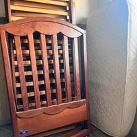 Lettino con sponde cassetti + materasso + teli