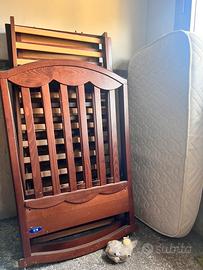 Lettino con sponde cassetti + materasso + teli