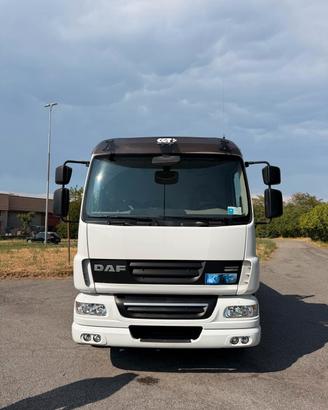 Daf con gru e cassone fisso