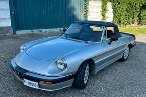 Alfa romeo spider duetto