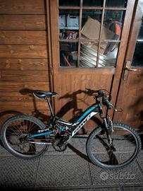 Mountain bike full suspension marca Climber.