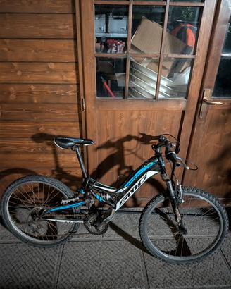 Mountain bike full suspension marca Climber.