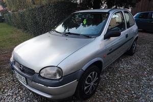 Opel Corsa 3 porte 1.2 Benz neopatentati