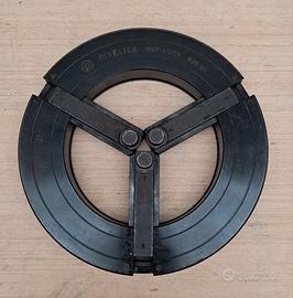 Dispositivo per tornitura morsetti teneri 