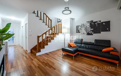 VILLETTA A SCHIERA COMPLETAMENTE RISTRUTTURATA NEL