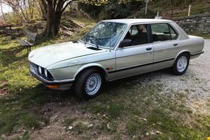 BMW 528i E28 del 1982 da restauro