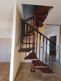 scala a chiocciola in legno