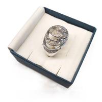 Anello bombato color argento con strass