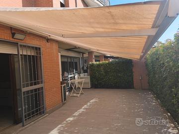 Tenda da sole motorizzata (7x4 m) con cassonetto.