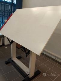 Due tavoli lavoro tecnigrafi senza bracci