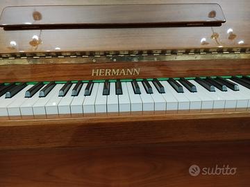 Pianoforte a muro verticale