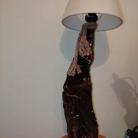 Lampada da tavolo in legno