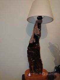 Lampada da tavolo in legno