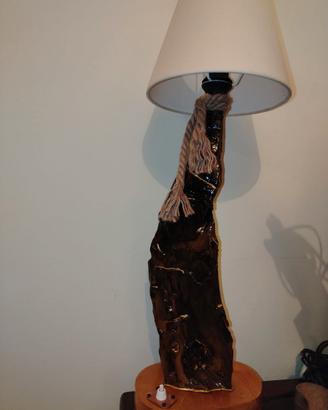 Lampada da tavolo in legno