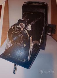 Fotocamera vintage a soffietto