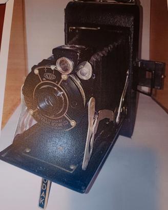 Fotocamera vintage a soffietto