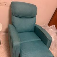 Poltrona con poggiapiedi