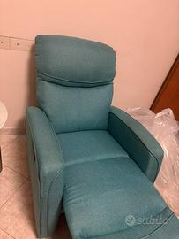 Poltrona con poggiapiedi