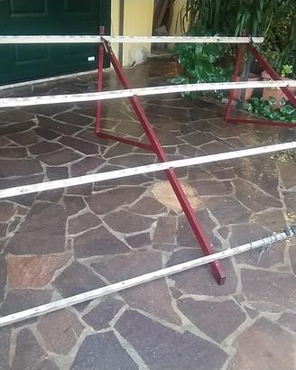 Struttura in metallo e legno per tettoia.