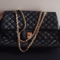 Borsa nera con tracolla