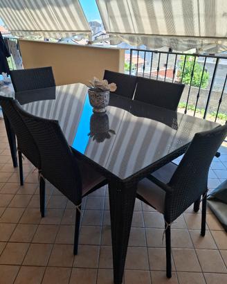 Tavolo con sedie in rattan e alluminio 