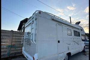 Camper Mercedes-Benz SLR McLaren