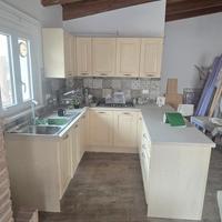 Cucina in vero legno  con penisola – pari al nu