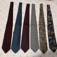 Cravatte in diversi colori, 13 pezzi