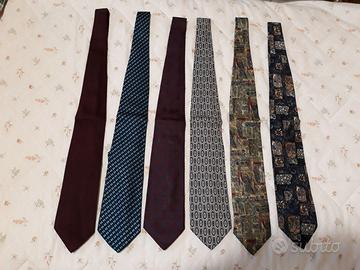 Cravatte in diversi colori, 13 pezzi