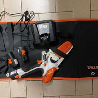 Seghetto elettrico Still con 3 batterie