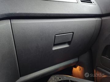 Cassetto portaoggetti FORD KUGA del 2010